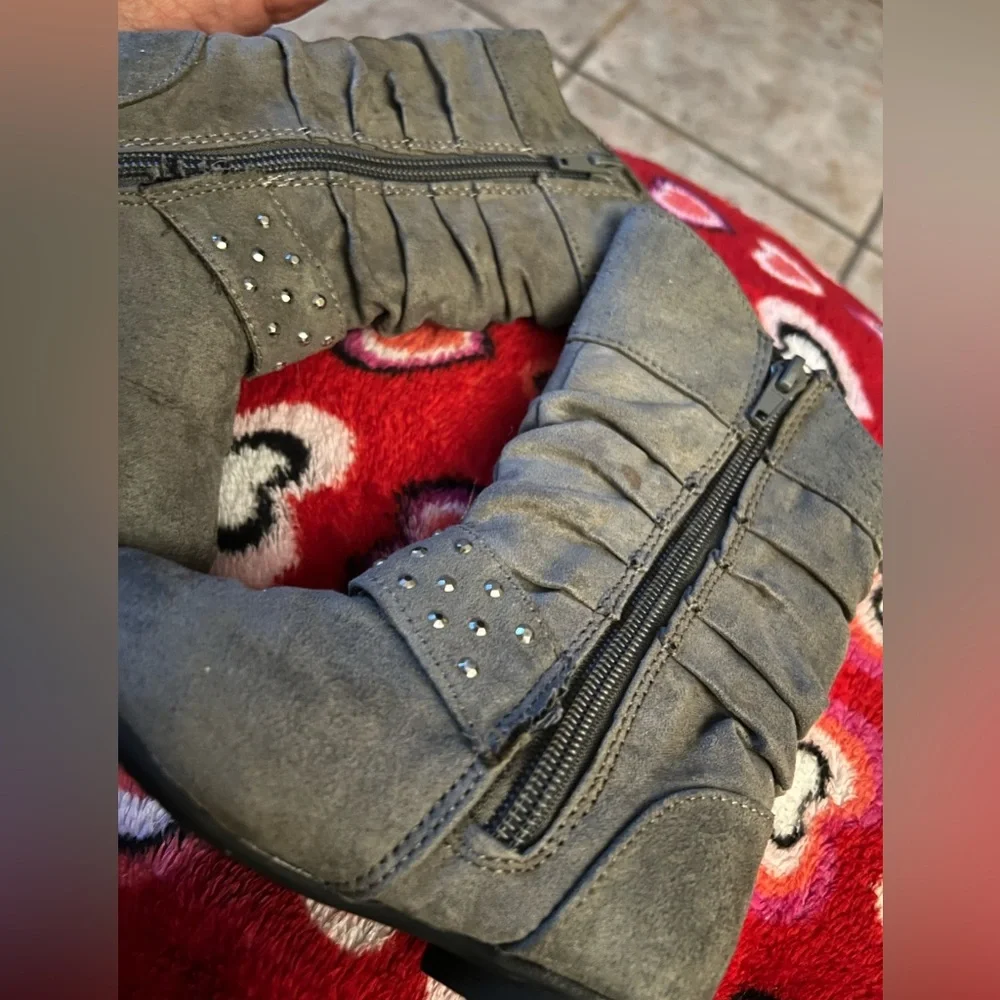 Boots size 6